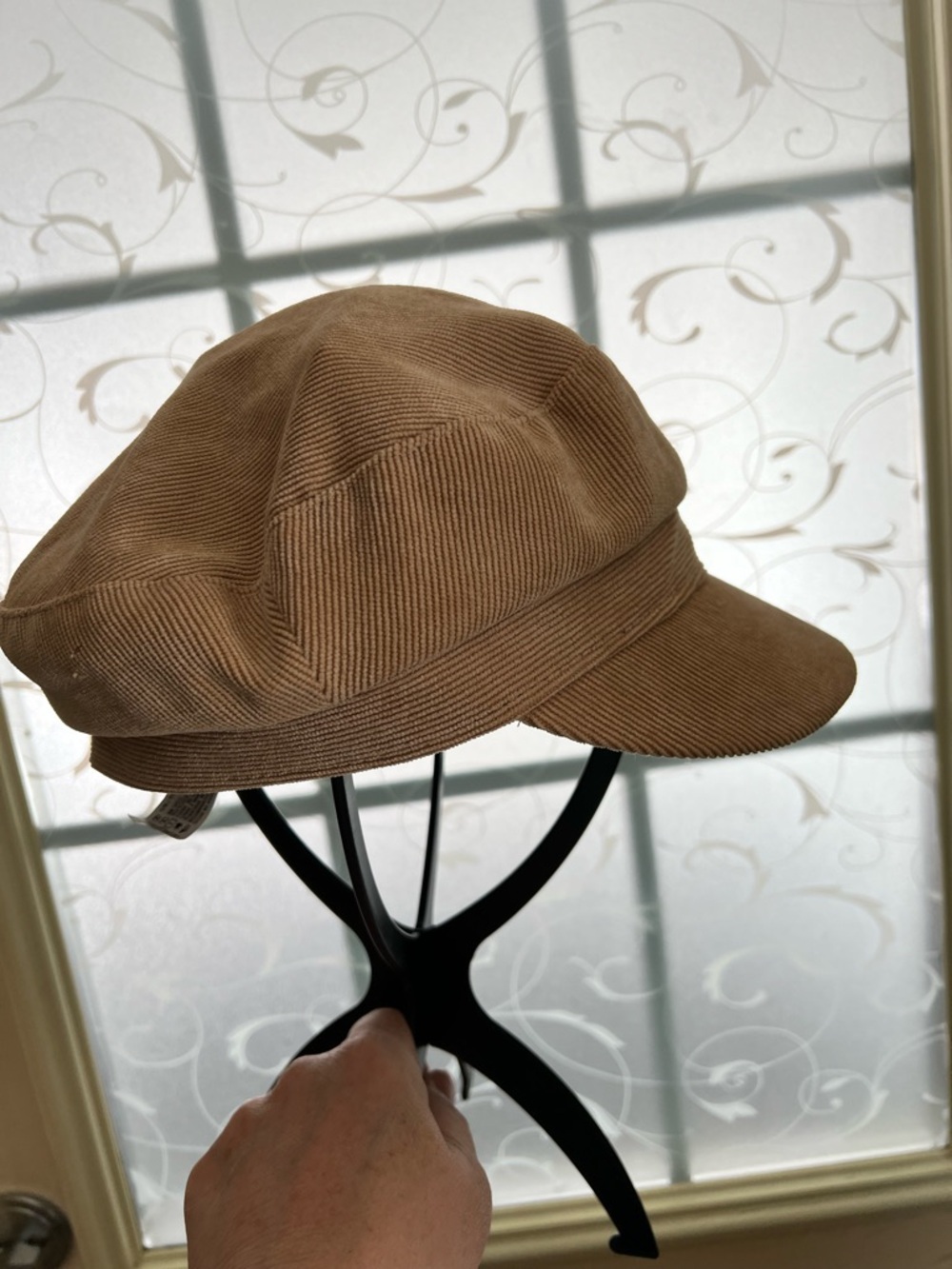 Newsboy/fisherman’s hat in beige corduroy. OS